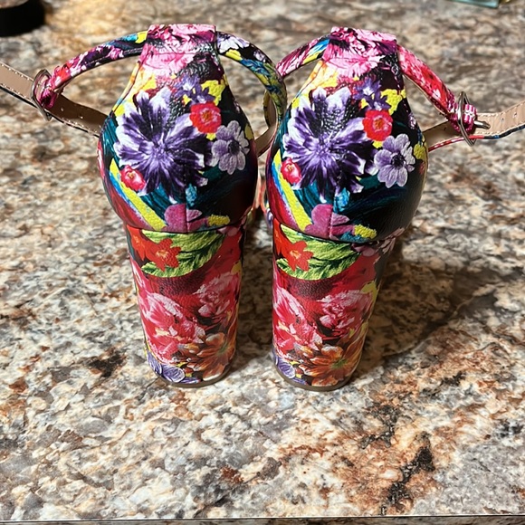 Steve Madden floral heels - Picture 2 of 6